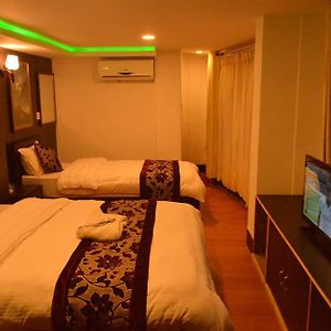 Deluxe Family Room